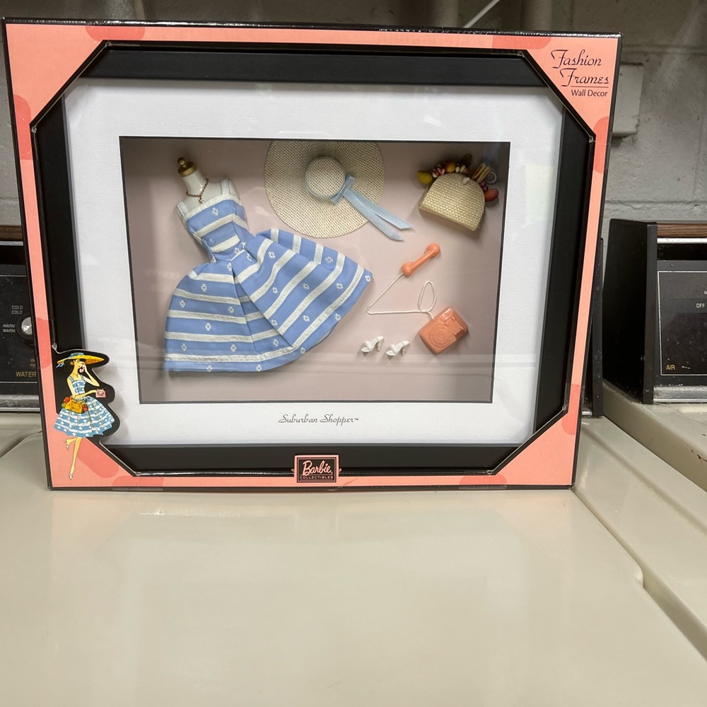 Barbie Fashion Frames Suburban Shopper   COA 2003 NRFB Ships in Mattel Shipper